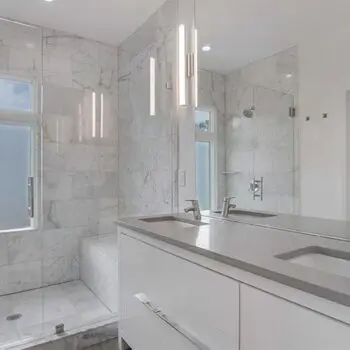 Seamless glass shower doors